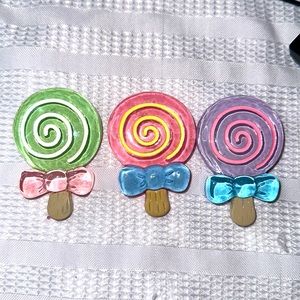 Cell phone pop sockets